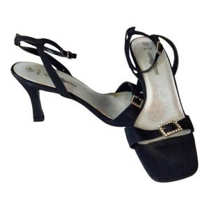 VILLA Premium Collection Black Satin Kitten Heels Size 7